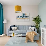 Waterfront Luxuri