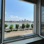 B38 Apartment