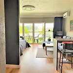 Danube View Artapartment With Balcony