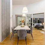 Luxurious & Spacious Downtown Residence In Liszt Ferenc Square