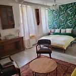 Cosy Apartman By The Castle