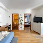 The Budapest Knight Boutique Apartment With Balcony