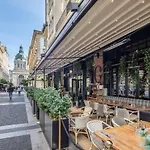Stylish Home - Street Of The Basilica