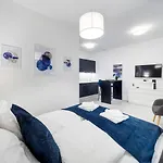 Central And New Apartment With Ac