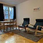 Bauhaus Flat In Amazing Location