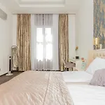 The Opulent Oasis By Newave Apartments