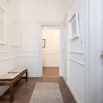 Stylish Apartment In The City Center