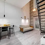 Chic Loft Bp: Industrial Gem