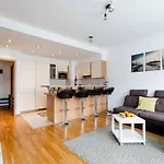 Flat At The Danube With Wellness