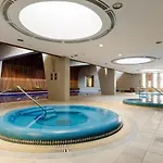 Flat At The Danube With Wellness