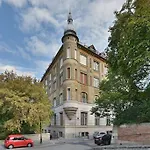 Buda Batthiany Square, 6