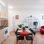 Bright And Homey Ac Apartment Near The Center