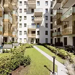 211 / 1 Bedroom / Modern Condo In City Center