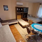 Friendly Apartment In The Suburb.