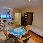 Friendly Apartment In The Suburb.