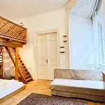 Ulloi Apartment - Unique Style Near Corvin