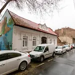 Modern Stay In Authentic Central Area