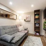 W11 A Weiner Apartment