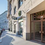 Extra Central Modern Studio