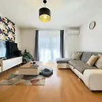 Corvin City Apartment - Free Parking-