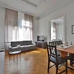 Budape Apartman House 10