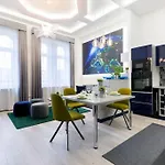 Grand & Luxurious In The Heart Of Budapest, 2Br & 2Bt