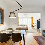 Cozy&Stylish At The Eastern Railway St. W Balcony