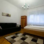 Standard Apartment By Hi5- Aranykez Studio