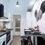 Welcoming Modern Apartment In The Center