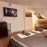King House & Garden With Ac And Free Parking Possibility