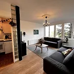 Castle View Apartment With Free Garage