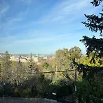 Castle View Apartment With Free Garage