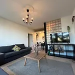Castle View Apartment With Free Garage