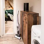 Budapest Boulvard Green