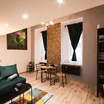 Budapest Boulvard Green