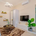 Green Eden Cozy Modern Retreat