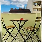 Margaret Boulevard Apartment - With Balcony