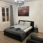Cozy Apartment On Raday Corso