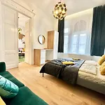 Luxory Design Apartment#Bakats#Freeparking#8Ppl