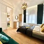 Luxory Design Apartment#Bakats#Freeparking#8Ppl