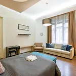 Deluxe Central Apartment With 4Bedrm 2 Bathrm