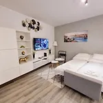 Budapest Flamingo Central Home Stay - Balcony, Ac, Downtown