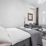 Stellar Dwell Apartment