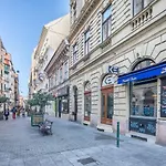 Melody Meadow Apartment