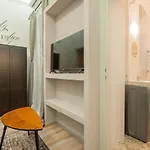 Downtown Studio Flat In Budapest, Mona