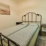 Downtown Studio Flat In Budapest, Mona
