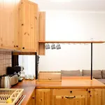 Famous Kiraly Street At Large 3Br 10Ppl @ Central