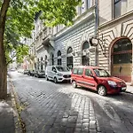 Klauzal Garden City Apartments