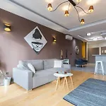 Midtown Artistic Apartment