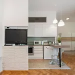 Szent Istvan Ter 4 Next To Basilica A 1 Bedroom